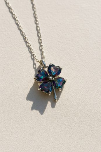 Mystic Clover Kolye resmi