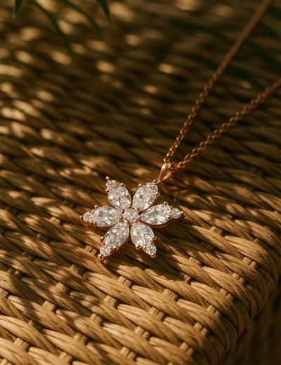 Rose Sakura Bloom Kolye resmi
