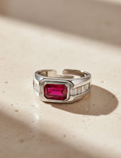 Crimson Royale Ring resmi